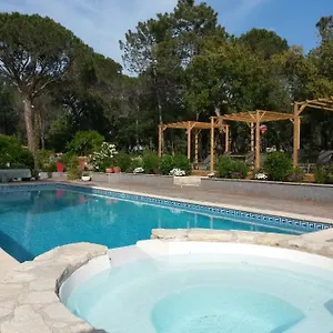 D'hôtes Les Mayombes 3* Roquebrune-sur Argens